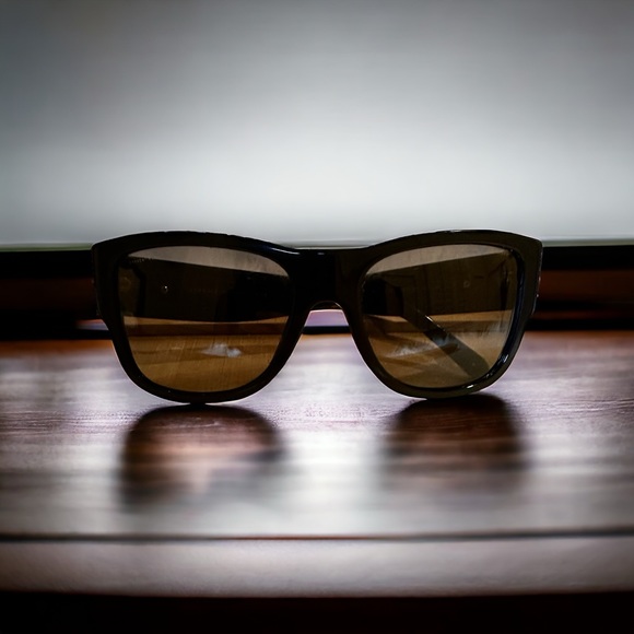 Authentic Versace Women's Sunglasses. - Picture 3 of 5